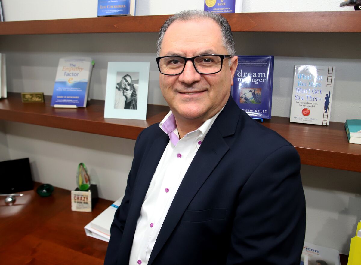 Enio Martínez, vicepresidente de Servicon, un servicio de limpieza para la industria aeroespacial