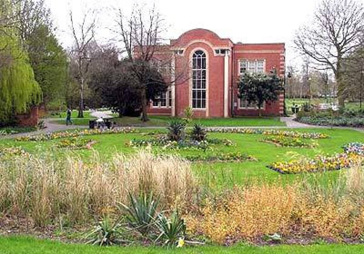 The Nuneaton Museum and Art Gallery includes a gallery devoted to writer George Eliot, who spent her youth in the English Midlands town. Among other things, visitors can see Eliot's writing desk and piano.