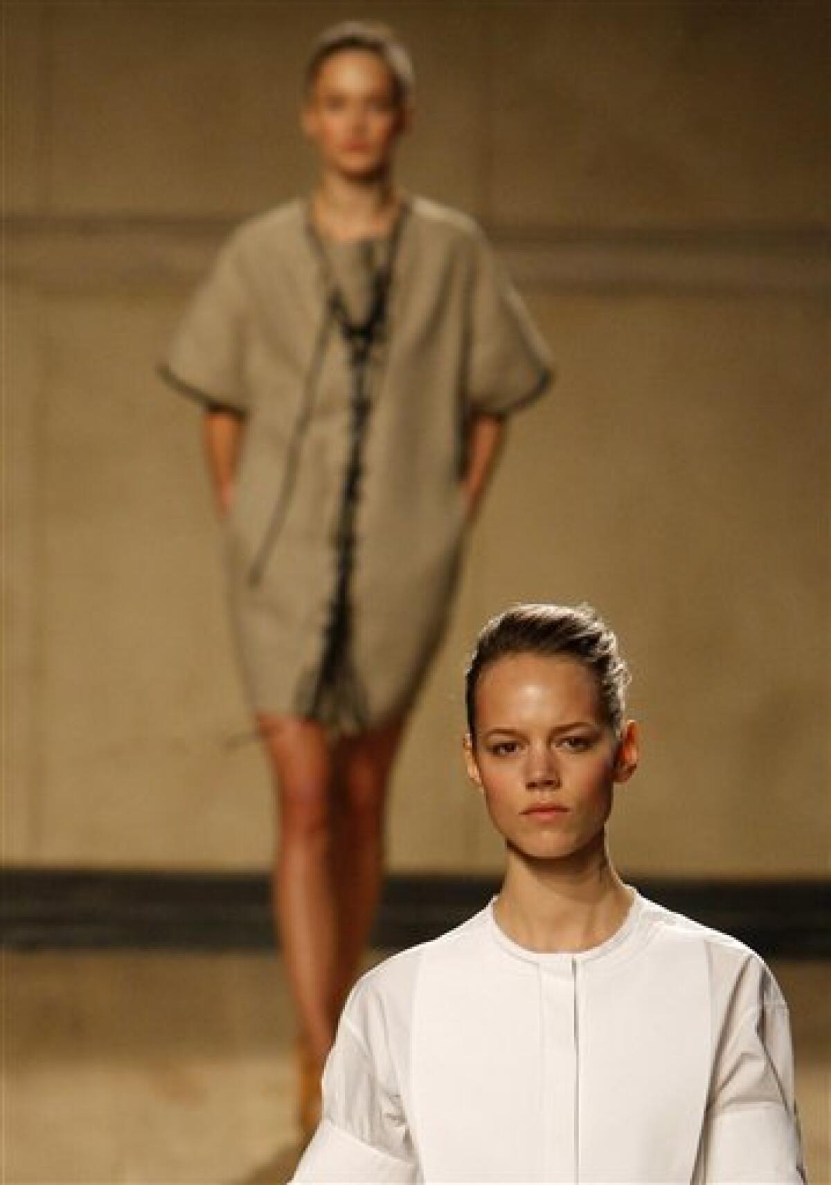 Paris Fashion Week -- Chanel Spring / Summer 2010 - Los Angeles Times