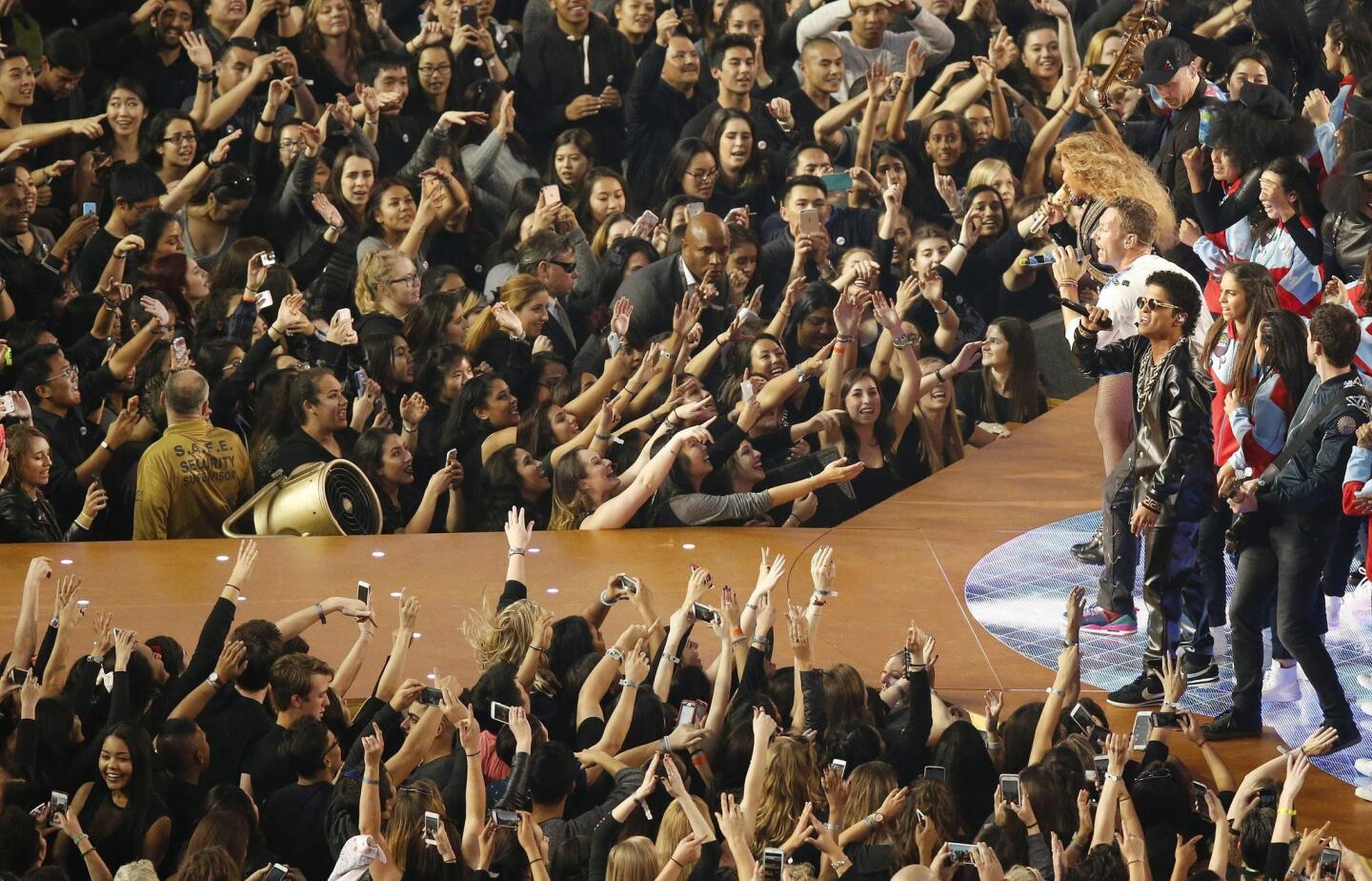 Beyonce, Chris Martin and Bruno Mars perform during the halftime show of the NFL's Super Bowl 50. EFE/EPA/TONY AVELAR