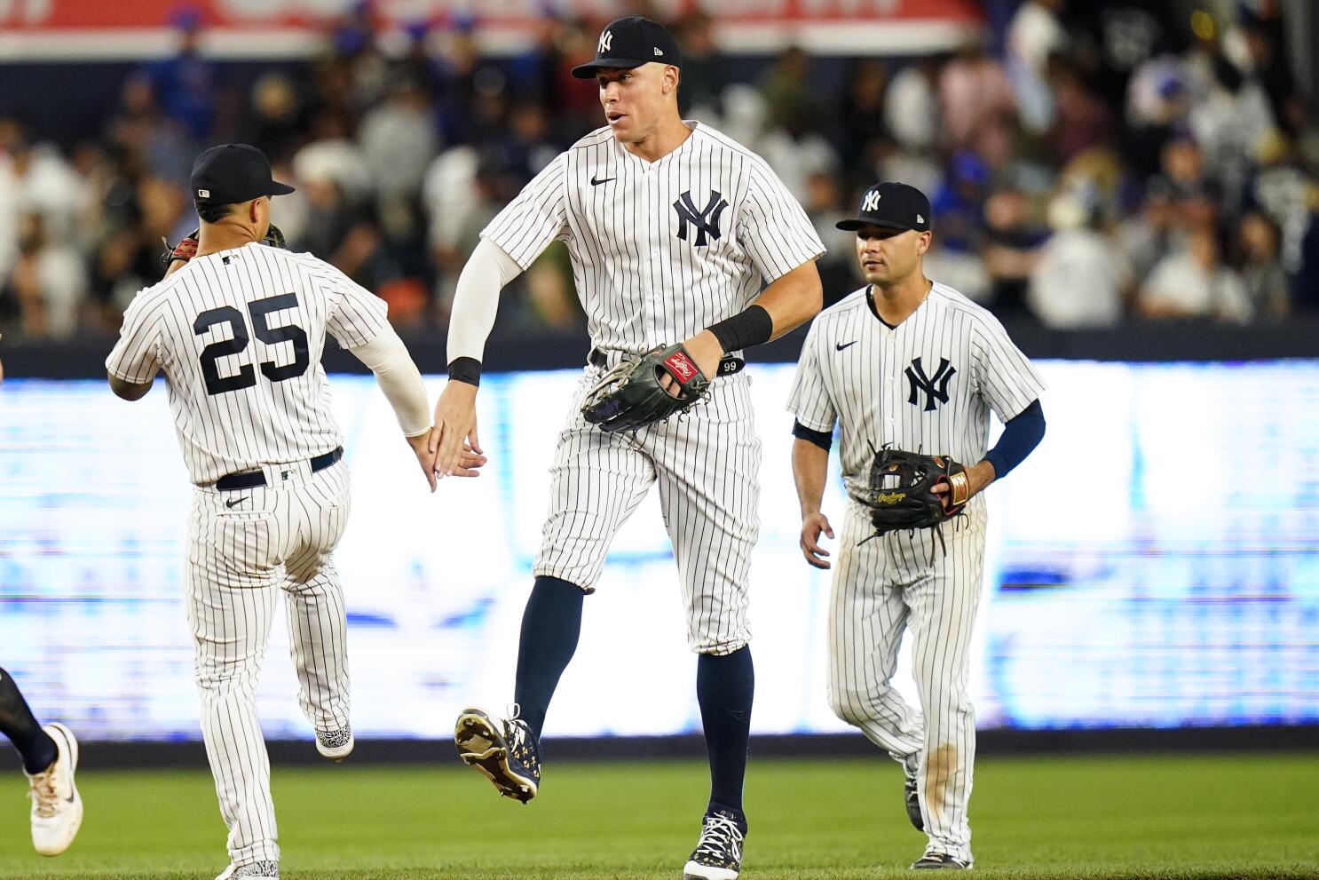 Yankees rally to sweep Rangers