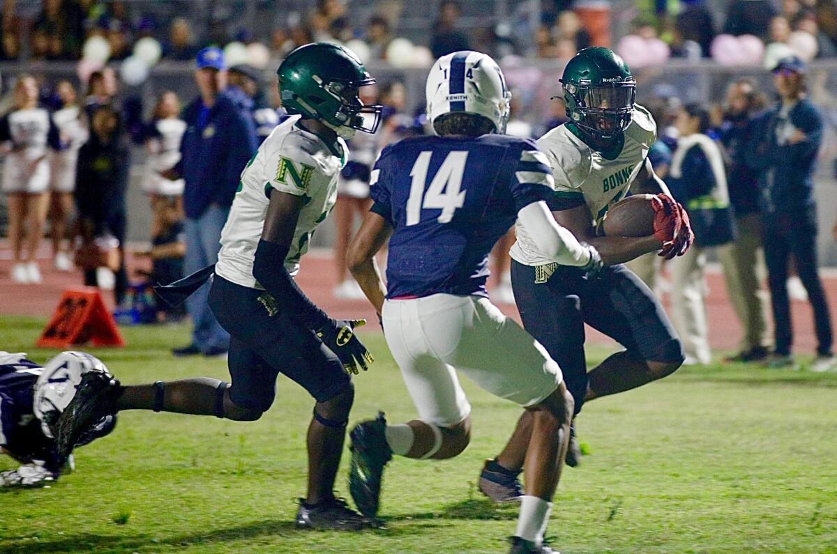 Narbonne tailback Mark Iheanachor runs for a touchdown.