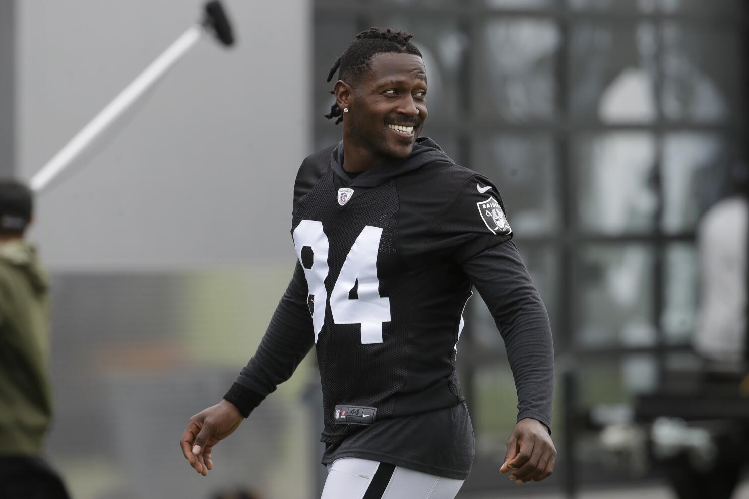 Raiders release Antonio Brown, who signs with Patriots - Los Angeles Times