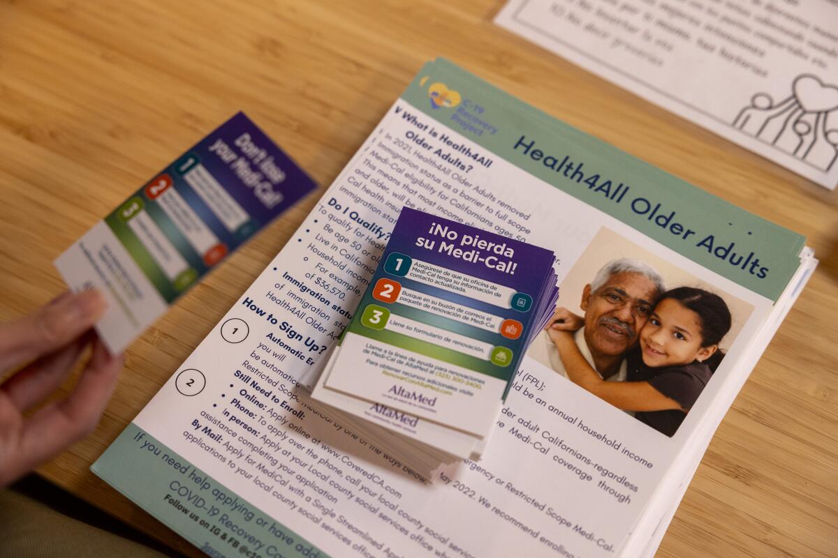 Pamphlets in Spanish and English provide information on recent expansions to the Medi-Cal program.