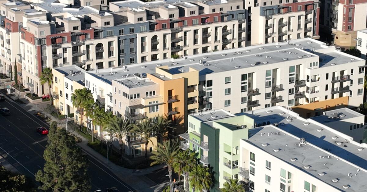 Bâtiments de quatre étages autorisés dans certaines zones unifamiliales dans le cadre du plan d’extension du SB 79 de Los Angeles