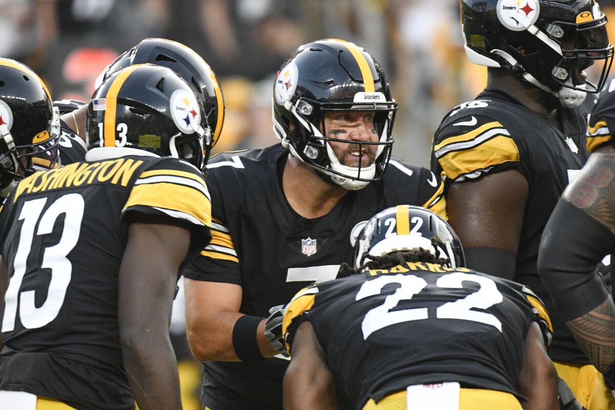 Pittsburgh Steelers quarterback Ben Roethlisberger speaks in a huddle.