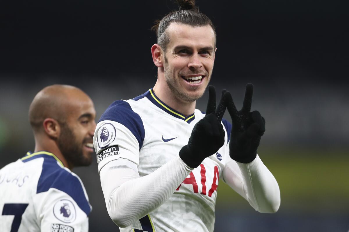 Gareth Bale festeja tras anotar un gol para Tottenham contra Crystal Palace 