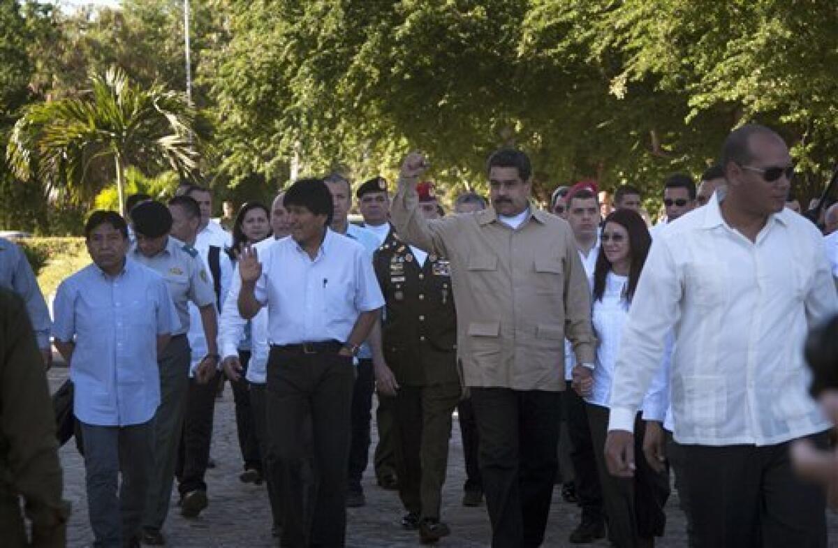 El presidente boliviano, Evo Morales, reconoció hoy durante el homenaje póstumo a Fidel Castro en la Plaza de la Revolución de La Habana que "extrañará" al líder cubano pero añadió que "no ha muerto" y que está "más vivo que nunca, más necesario que nunca".