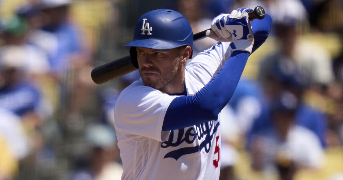 Freddie Freeman and J.D. Martinez help Dodgers beat Rangers - Los Angeles  Times