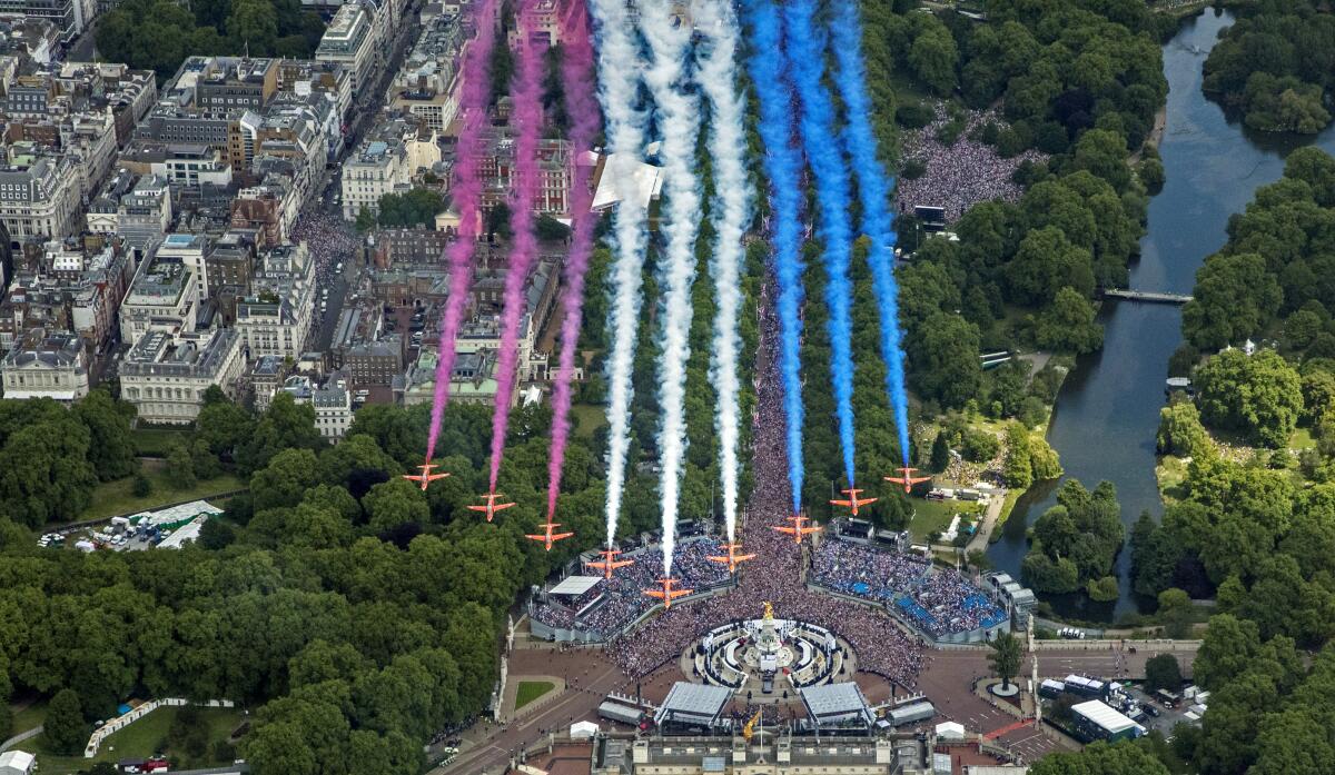 Planes doing a flyover of Buckingham Palace