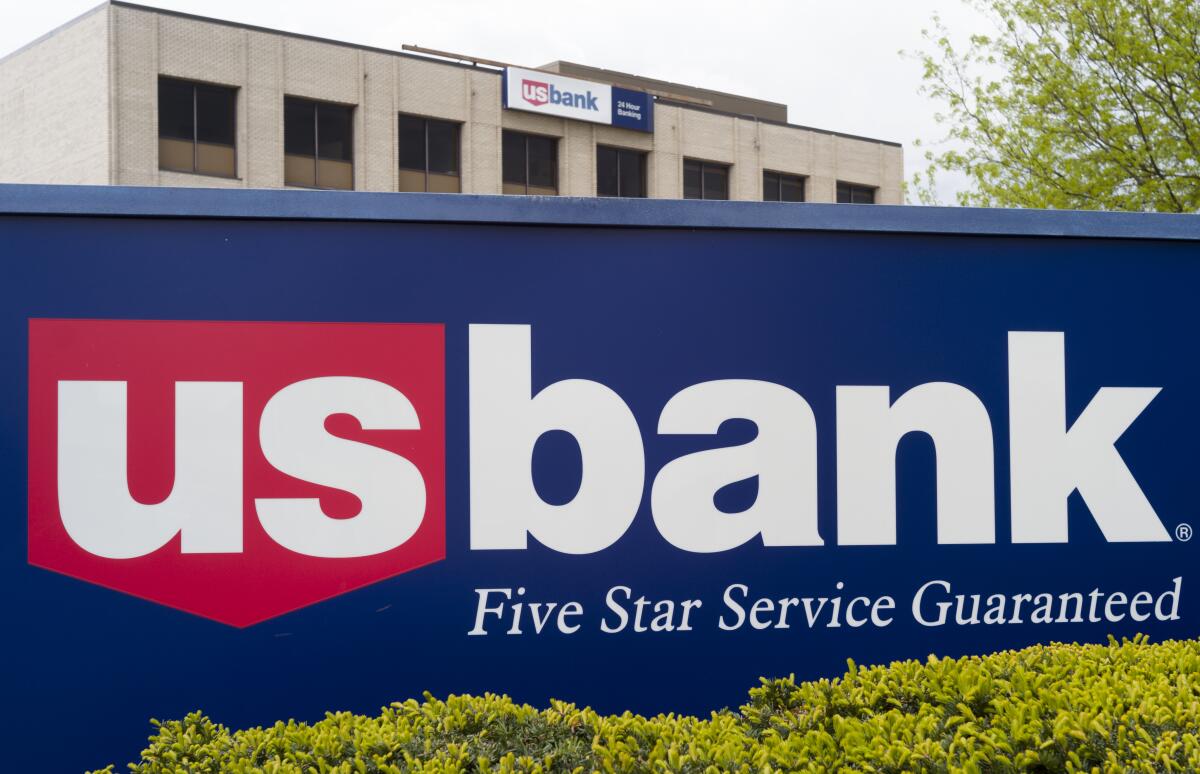 This Wednesday, May 3, 2017, photo shows a U.S. Bank branch in Omaha, Neb. Key financial regulators having approved U.S. Bank’s $8 billion acquisition of Japanese financial titan MUFG’s Union Bank franchise, Friday, Oct. 14, 2022. The moves clear big regulatory hurdles for a deal that will push U.S. Bank closer to the size of Wall Street’s mega banks. (AP Photo/Nati Harnik)