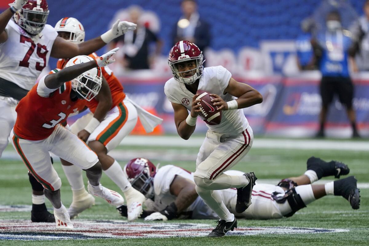 QB Bryce Young powers No. 1 Alabama's rout of No. 14 Miami - Los Angeles  Times