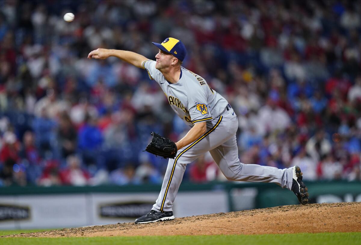 Brewers decline option on Brad Boxberger, claim Tyson Miller