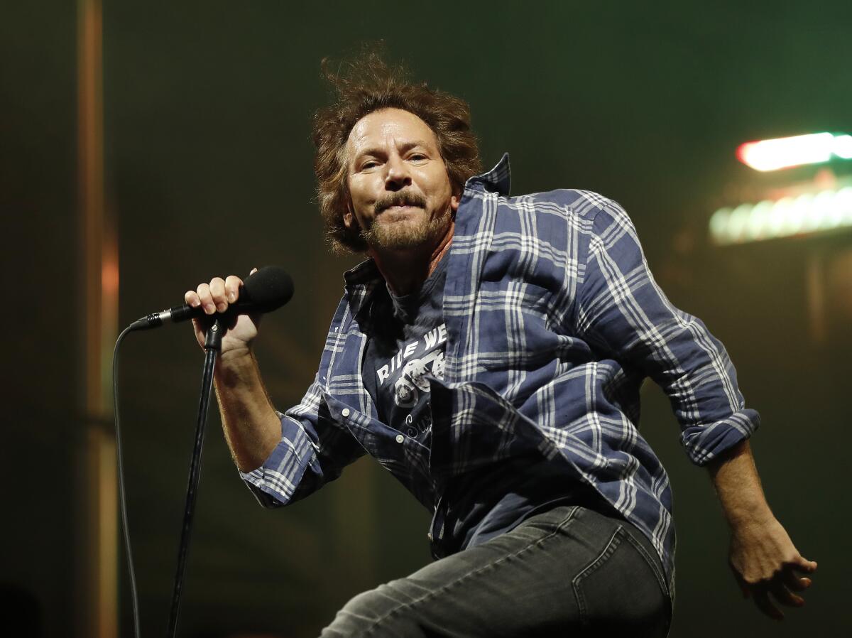 Eddie Vedder of Pearl Jam announces debut tour with The Earthlings