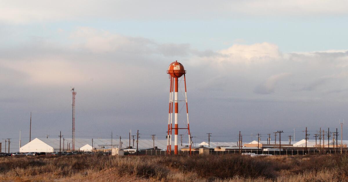 Tentativas de suicídio, brigas, dor: ligações para o 911 revelam miséria no maior centro de detenção do ICE Tentativas de suicídio, brigas, dor: ligações para o 911 revelam miséria no maior centro de detenção do ICE