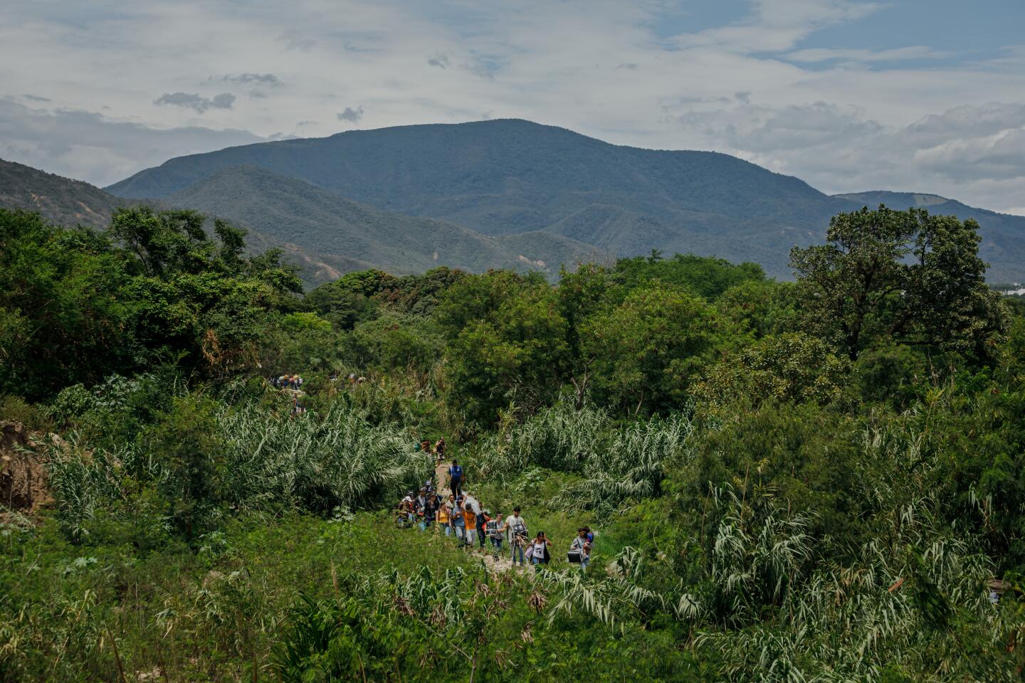 Venezuelans cross the border from San Antonio del Táchira into Colombia through illegal paths near the Simón Bolívar International Bridge.