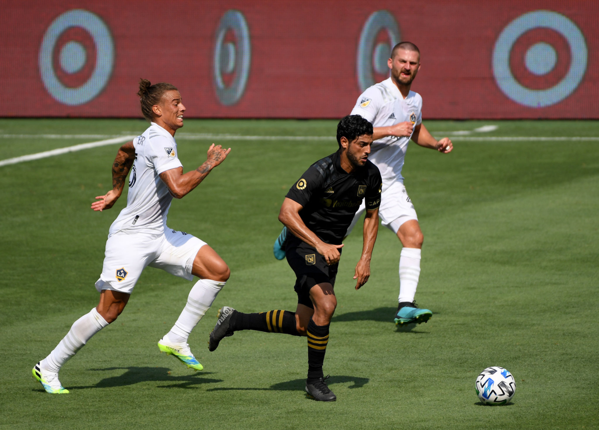 LOS ANGELES, CALIFORNIA - AUGUST 22: Carlos Vela #10 of Los Angeles FC controls the ball.