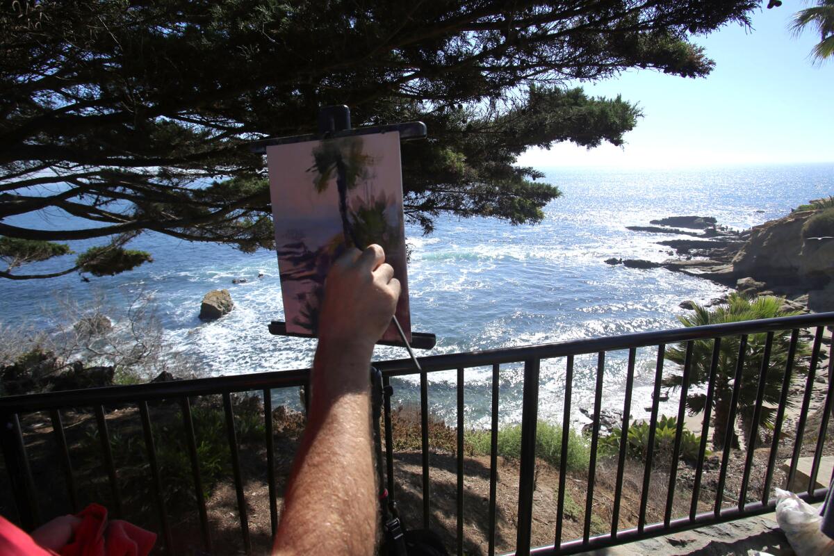 Patrick Saunders of St. Louis works on his entry in the Quick Draw competition on Sunday in Laguna Beach.
