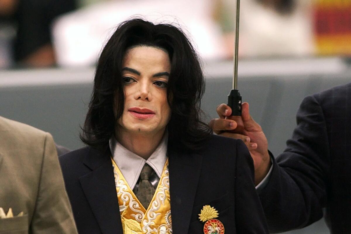 Michael Jackson arrives at the Santa Barbara County Courthouse.