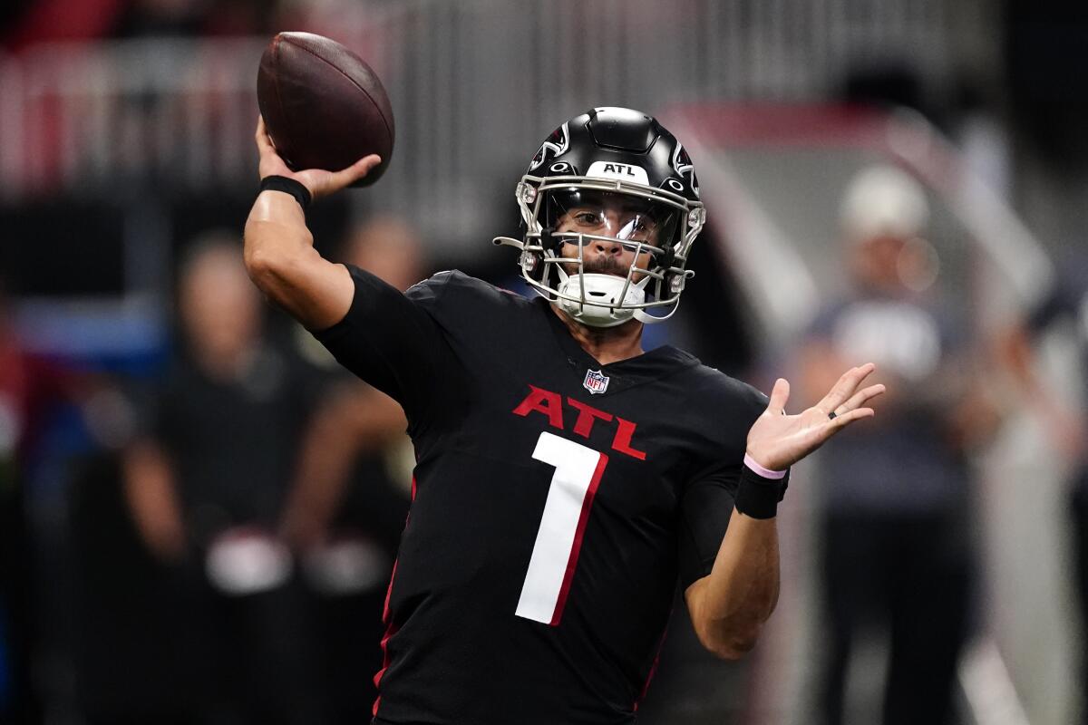 Atlanta Falcons quarterback Marcus Mariota passes against the New Orleans Saints on Sept. 11, 2022.