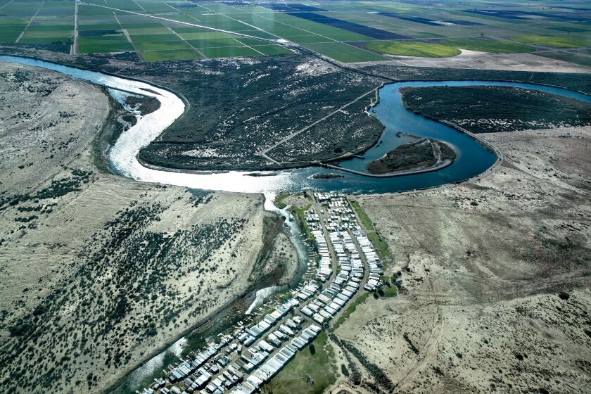 IMPERIAL WILDLIFE REFUGE, CA - APRIL 04: Lower Colorado River in Arizona and California on Tuesday, April 4, 2023 in the IWR, CA. (Brian van der Brug / Los Angeles Times)