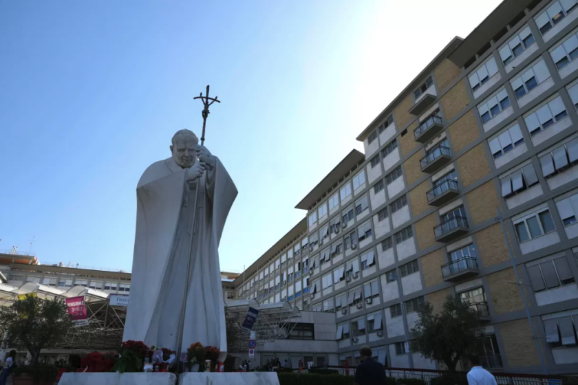 Una estatua del papa Juan Pablo II en Roma. 