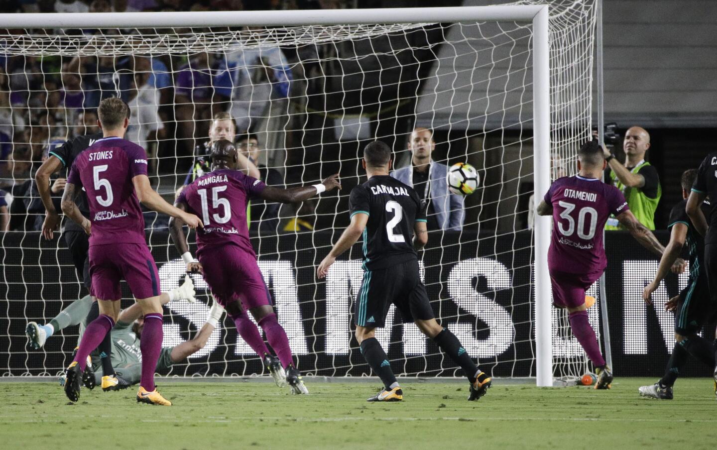 Manchester City routs Real Madrid