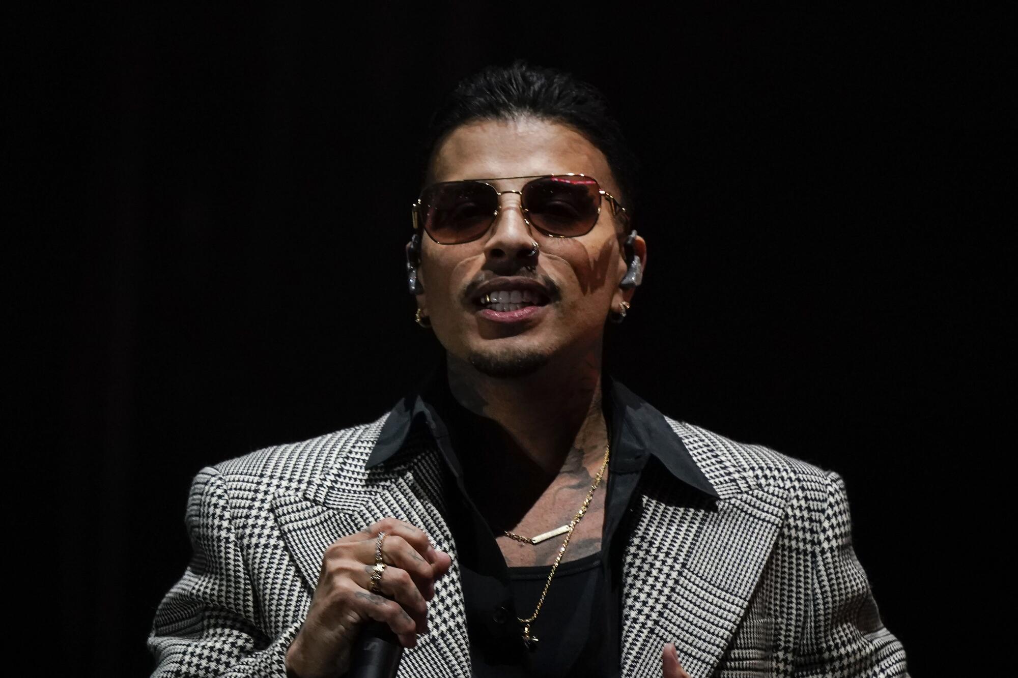 El cantante puertorriqueño Rauw Alejandro durante su concierto en el Coca-Cola Flow Fest