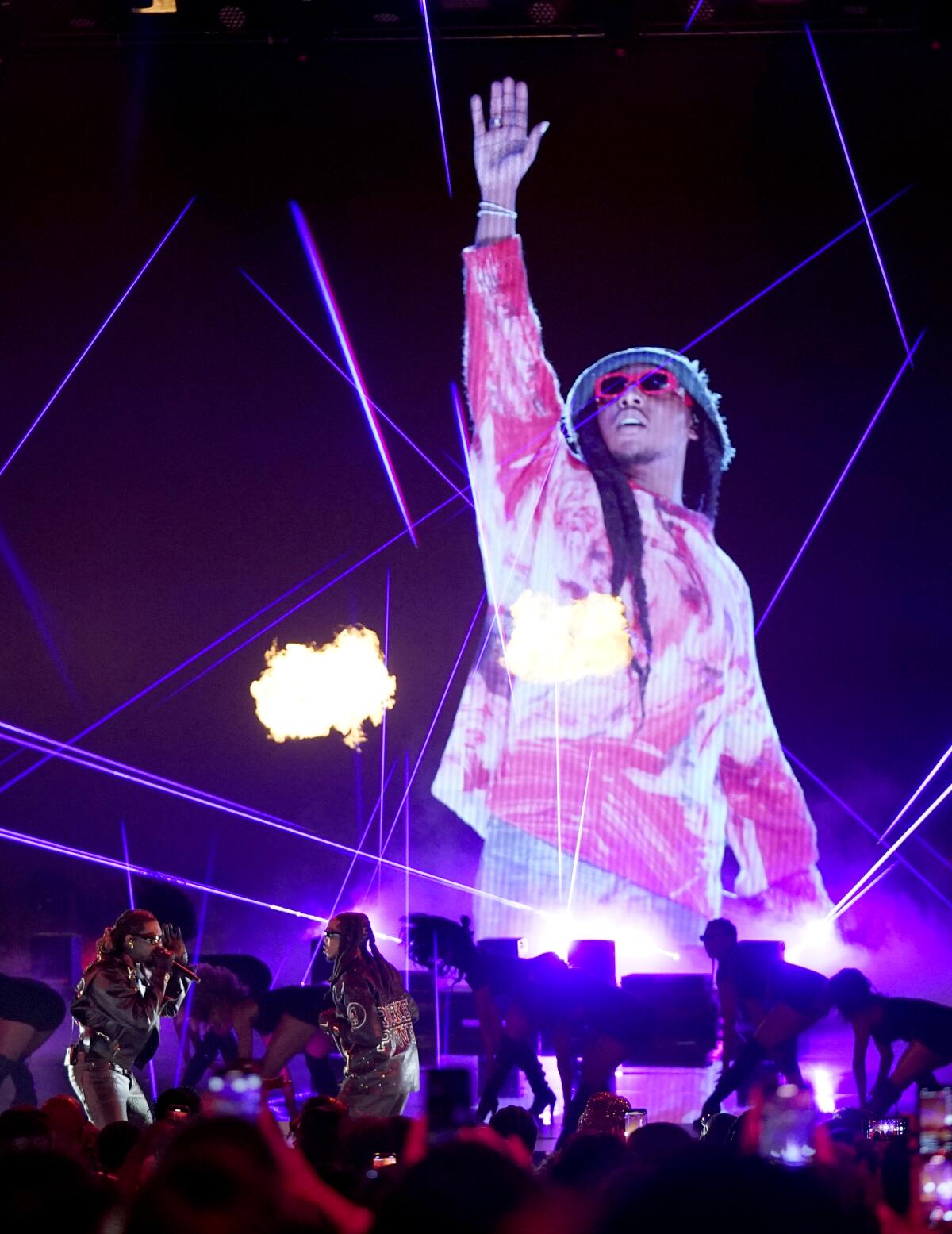 Una imagen de Takeoff, el fallecido integrante de Migos, en una pantalla