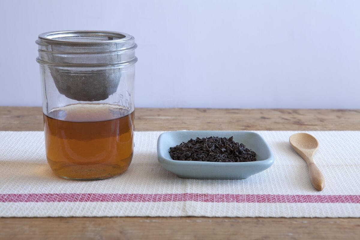 Turn your Mason jar into a tea strainer.