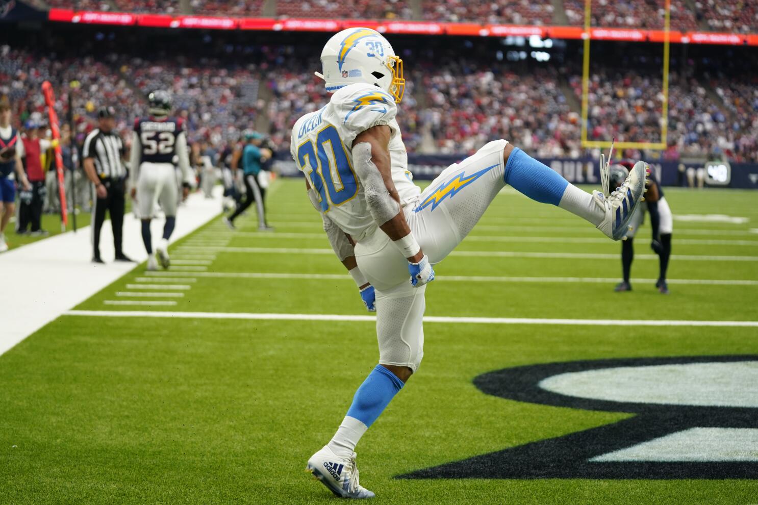 Justin Herbert, Chargers' offense come up short again in Los Angeles' 20-17  loss to Dallas - The San Diego Union-Tribune