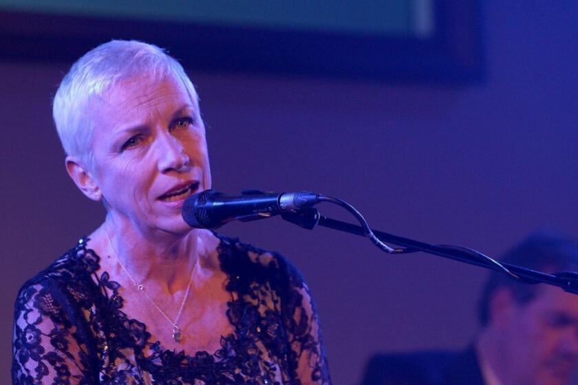 Annie Lennox has called for ratings on music videos that she thinks amount to "porn."