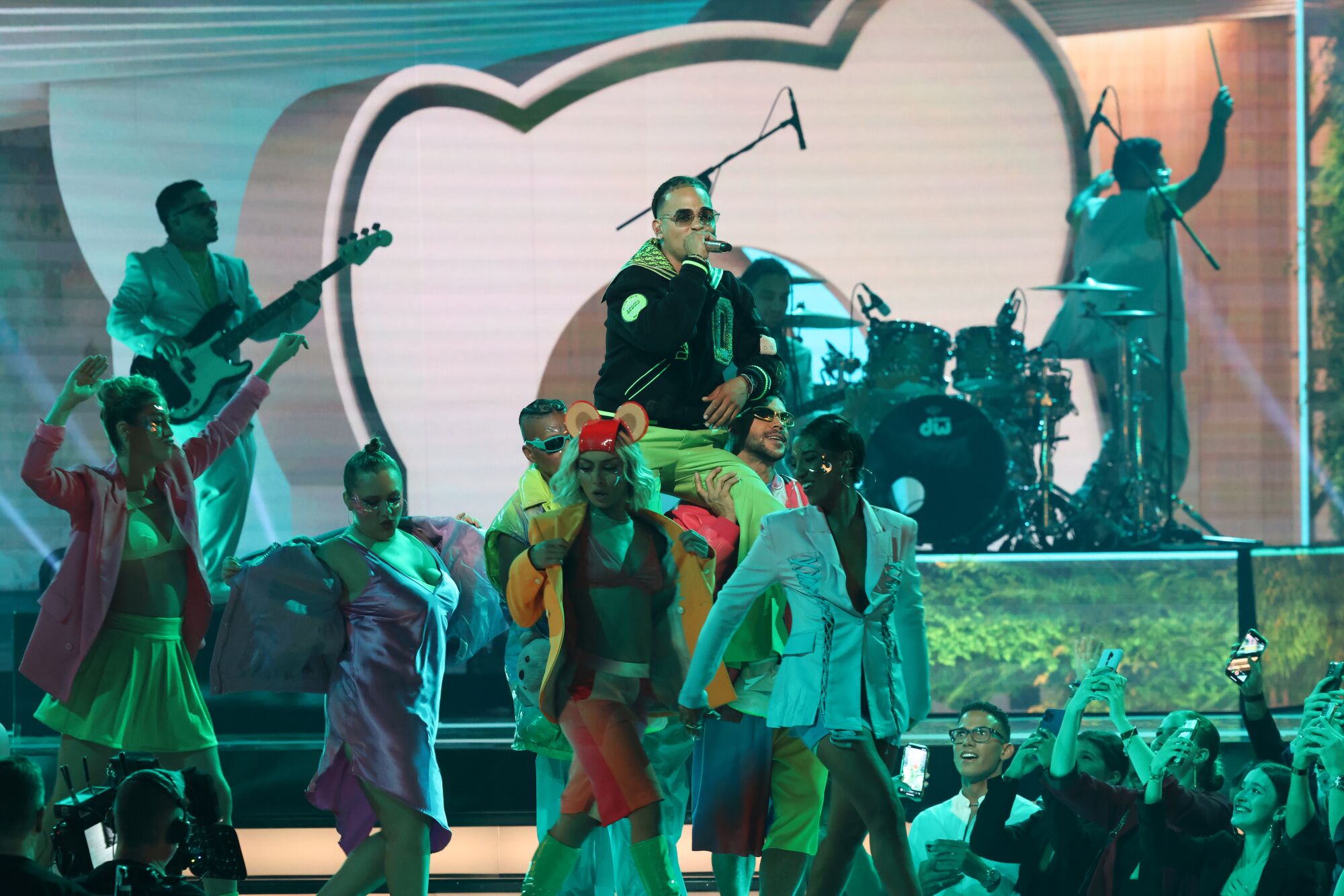 Ozuna dio inicio a la ceremonia de los Premios Billboard de la Música Latina