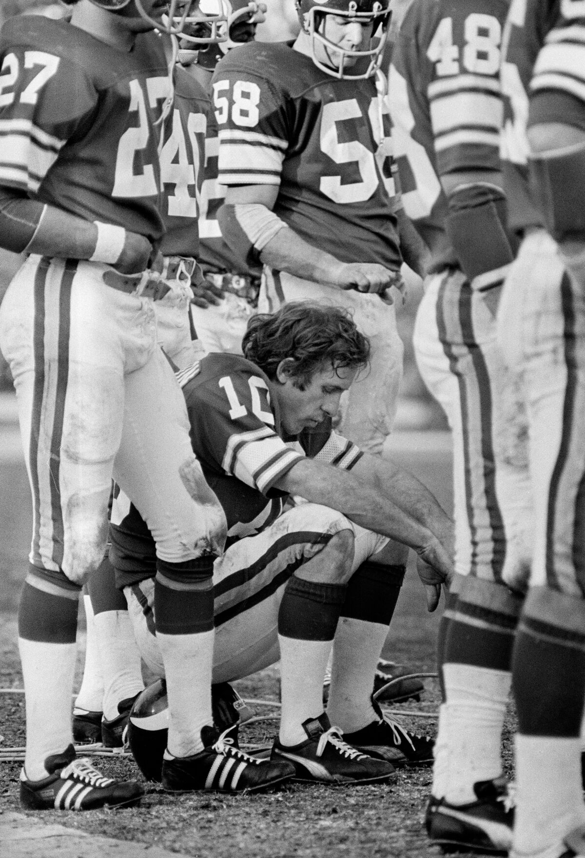FILE - Minnesota Vikings quarterback Fran Tarkenton sits on his helmet dejected in the final moments of a loss to the Oakland Raiders in Super Bowl XI in Pasadena, Calif., Jan. 9, 1977. The title that eluded the Vikings that day still hasn't come to Minnesota.(AP Photo/File)