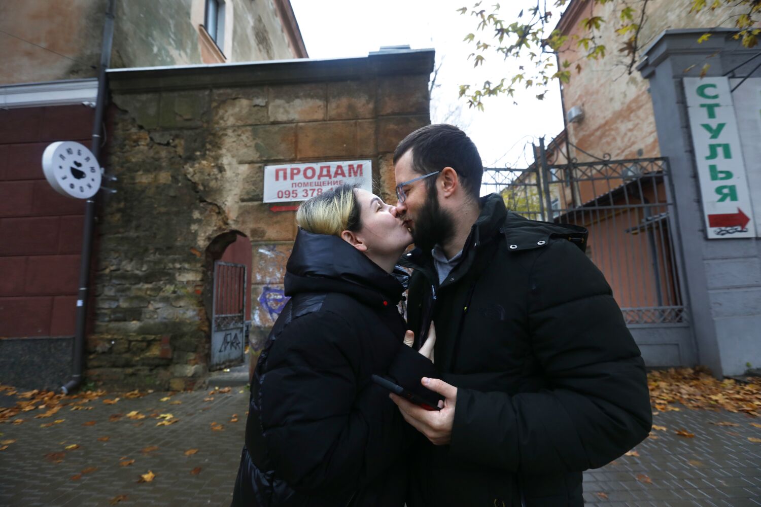 'I'm not going without you.' Ukrainian lovers defy the rules of war