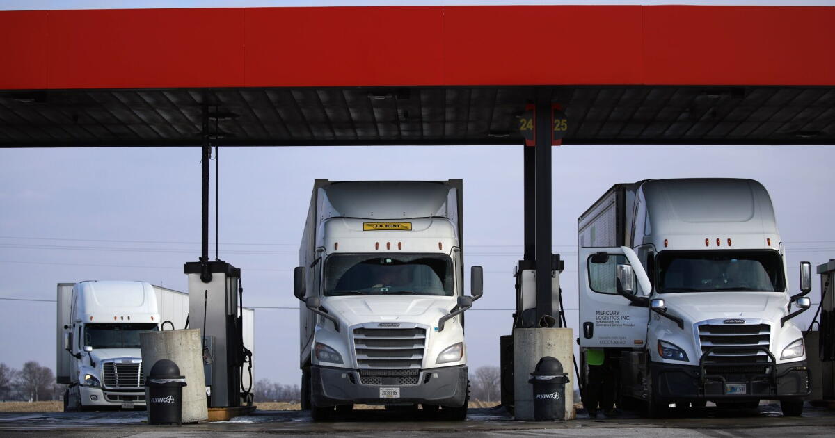 America’s small truckers are buckling under rising costs and debt