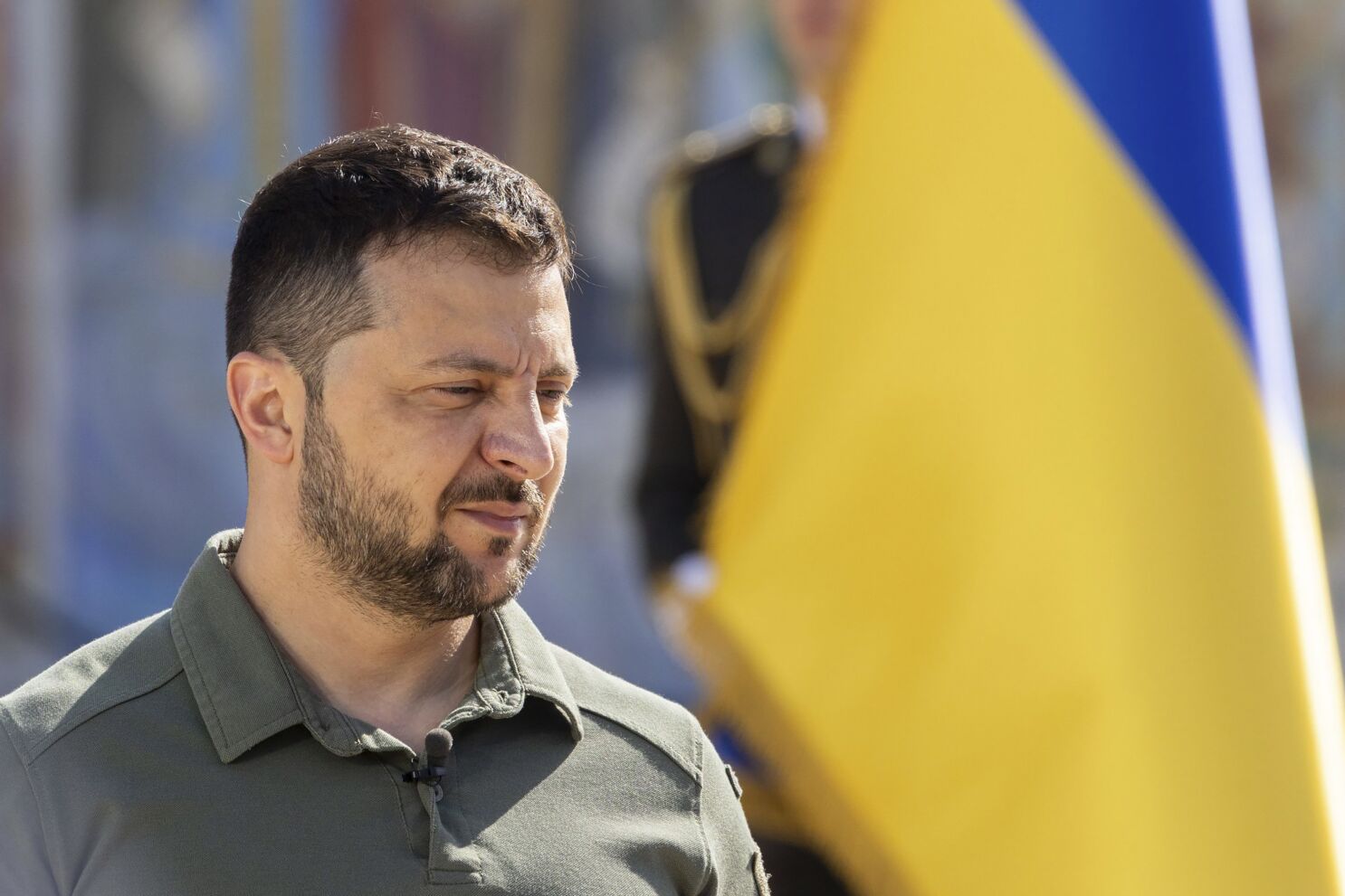 Battle rages as Zelensky marks Ukraine's statehood in Putin rebuke - Los  Angeles Times