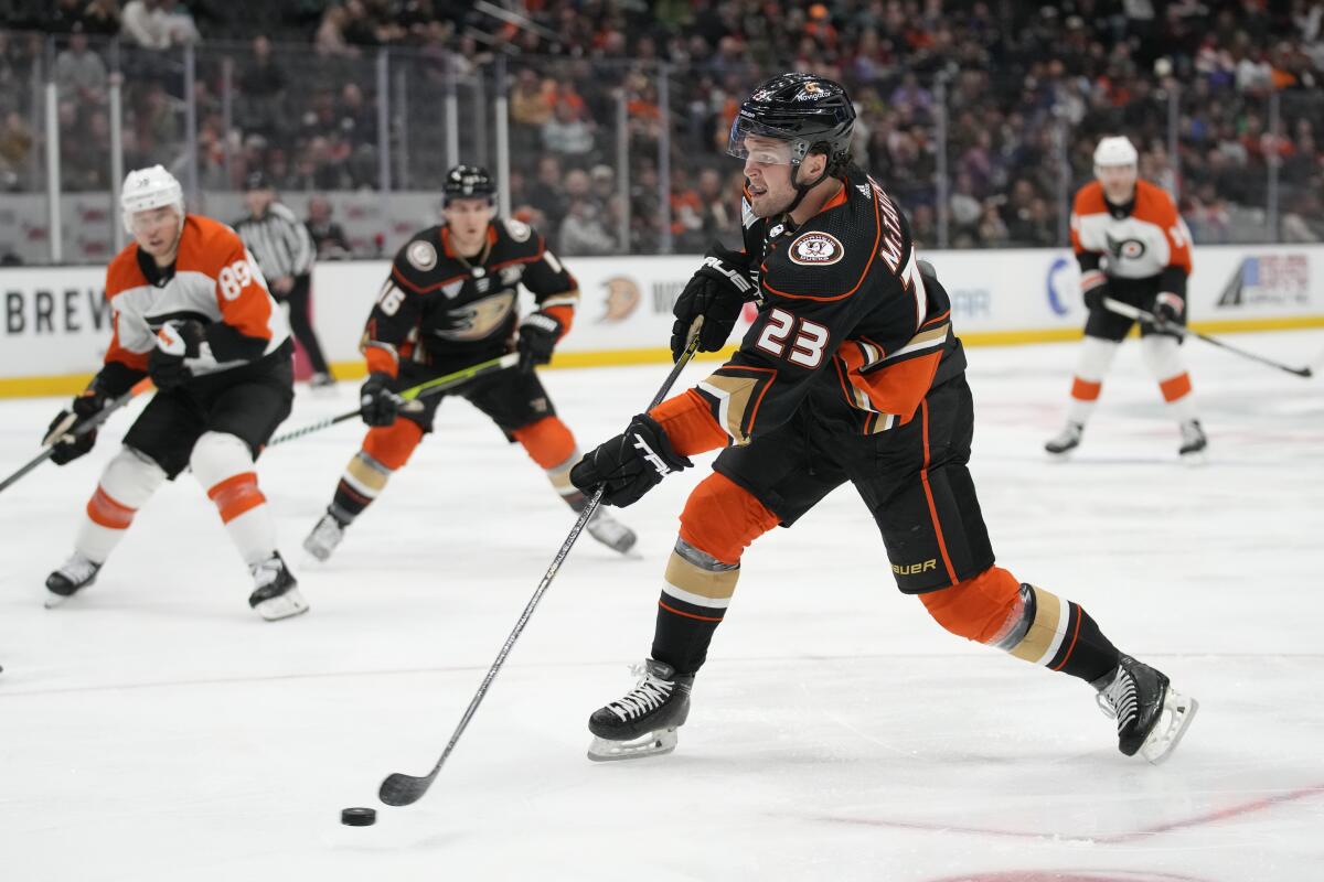 Ducks center Mason McTavish shoots during the first period Friday against the Flyers.