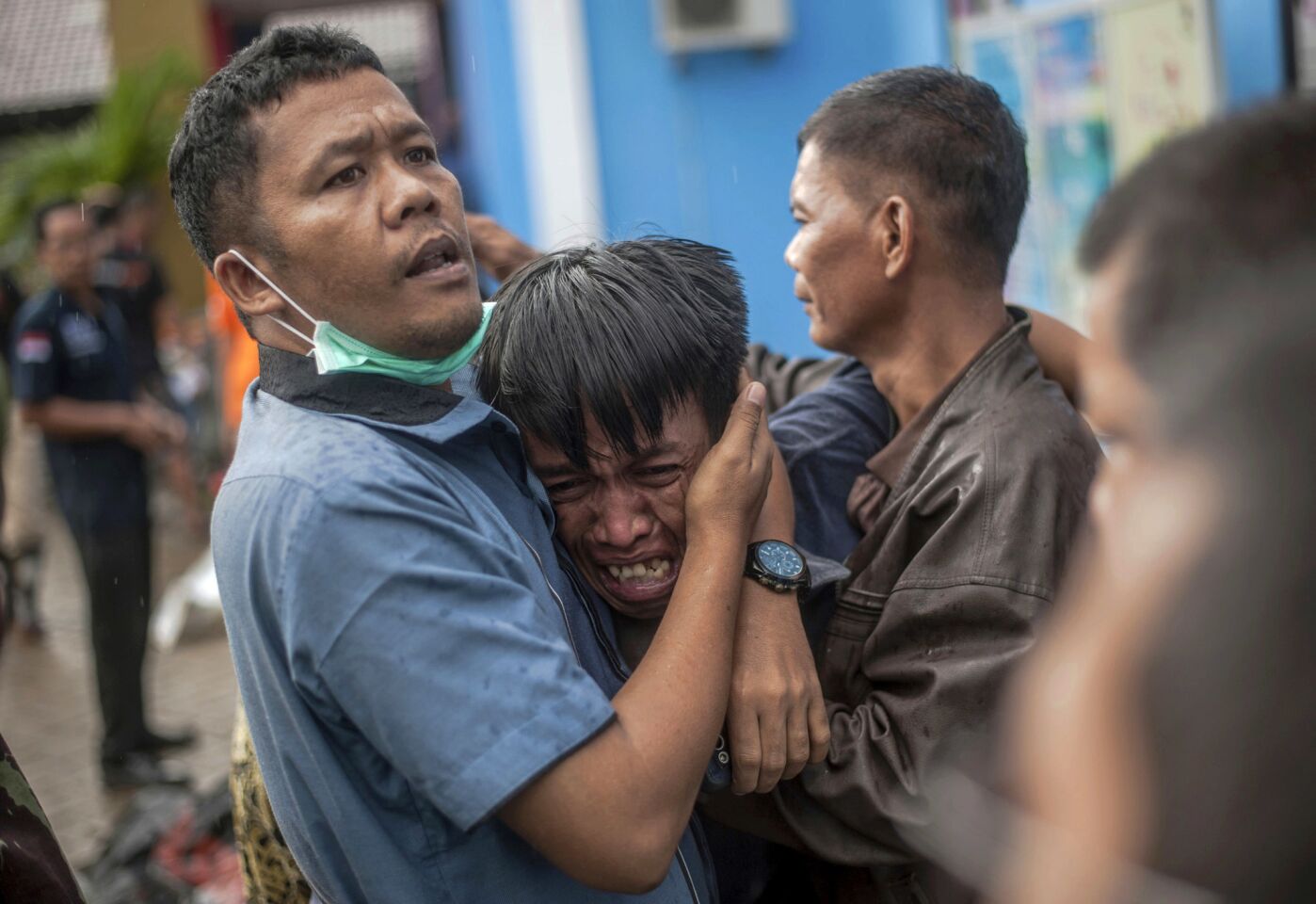 Death toll continues to rise following tsunami in Indonesia