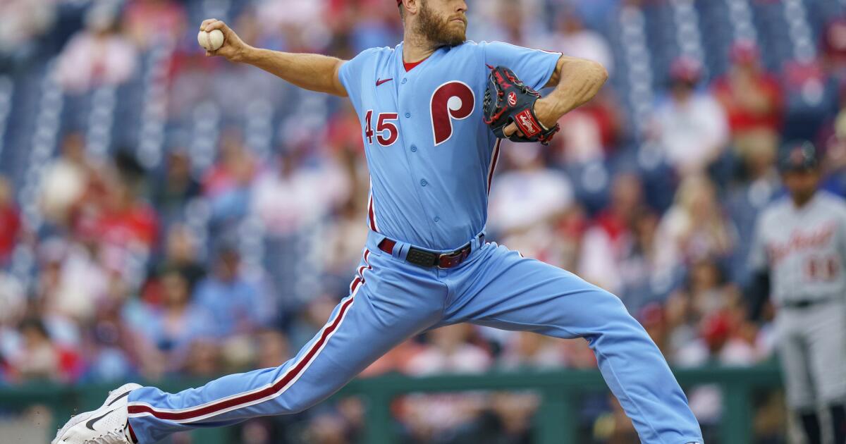 Wheeler working on no-hitter for Phillies through 7 innings against Tigers