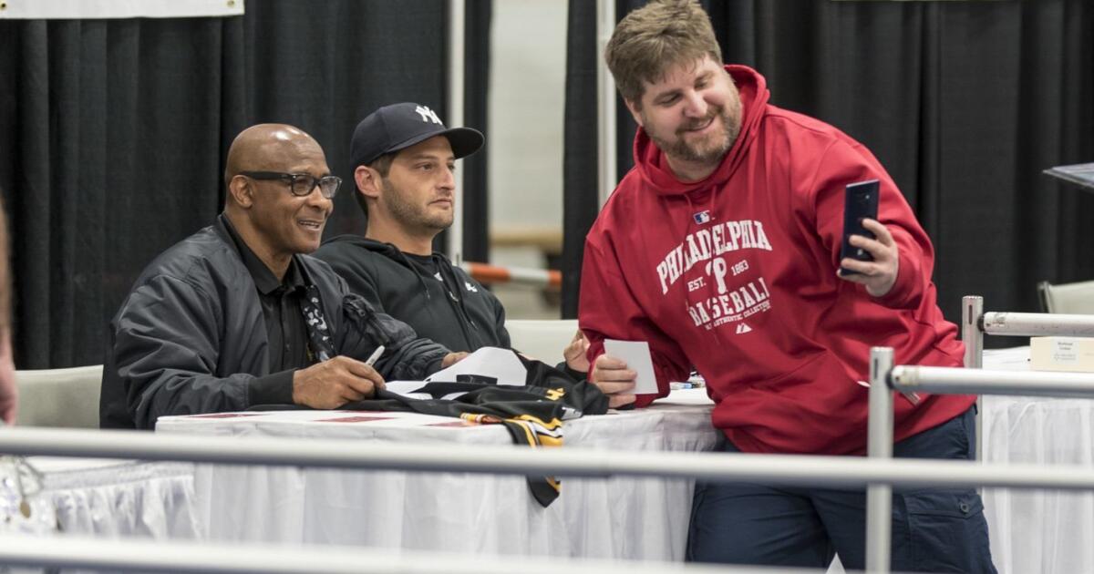 USC's Lynn Swann spends a Saturday in Virginia signing