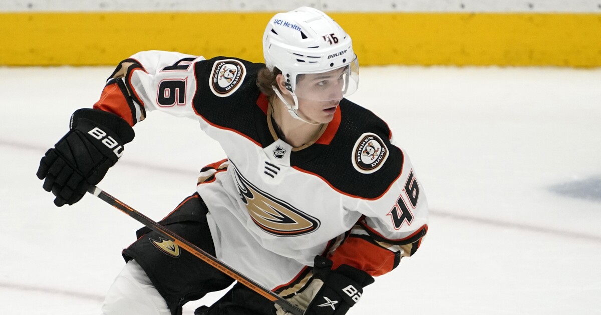 Ducks' poor defense leads to 8-3 loss to Blackhawks