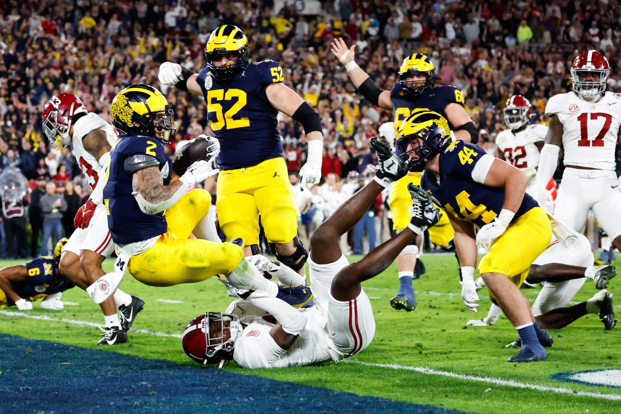 Michigan running back Blake Corum scores the go-ahead touchdown in overtime off a 17-yard run at the Rose Bowl.
