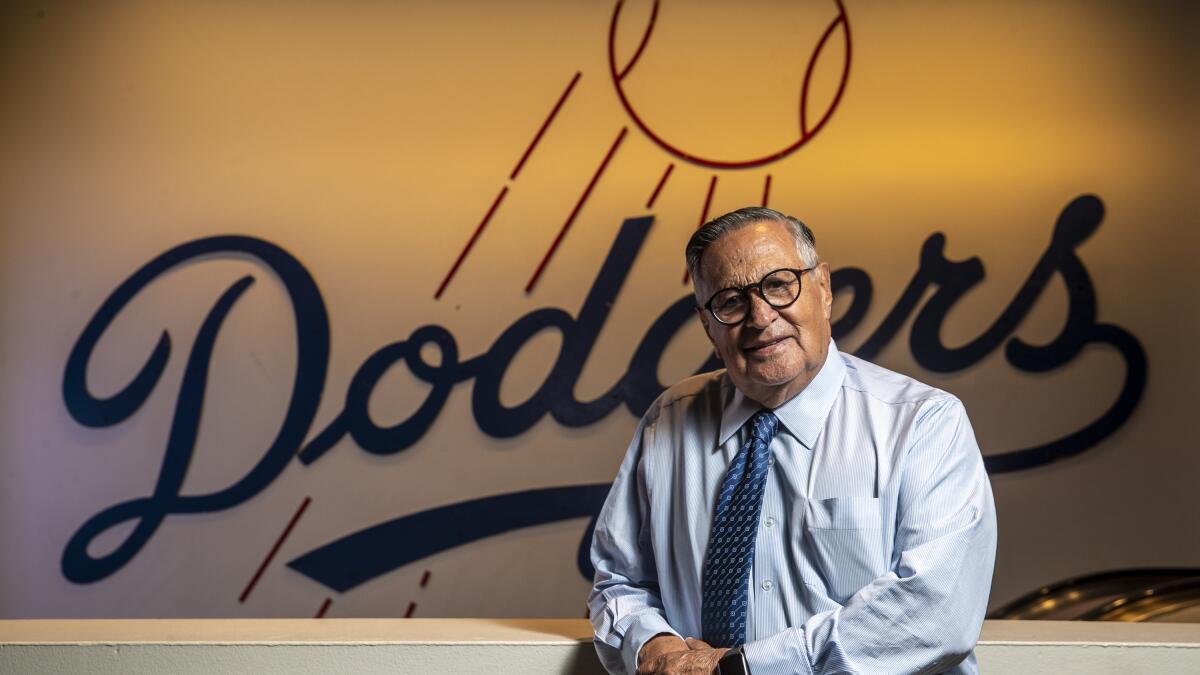 Dodgers honor retiring Spanish-language broadcaster Jaime Jarrín