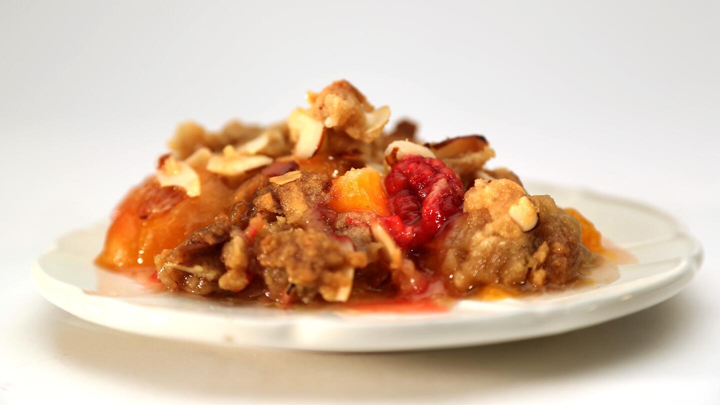 Apricot-raspberry crisp