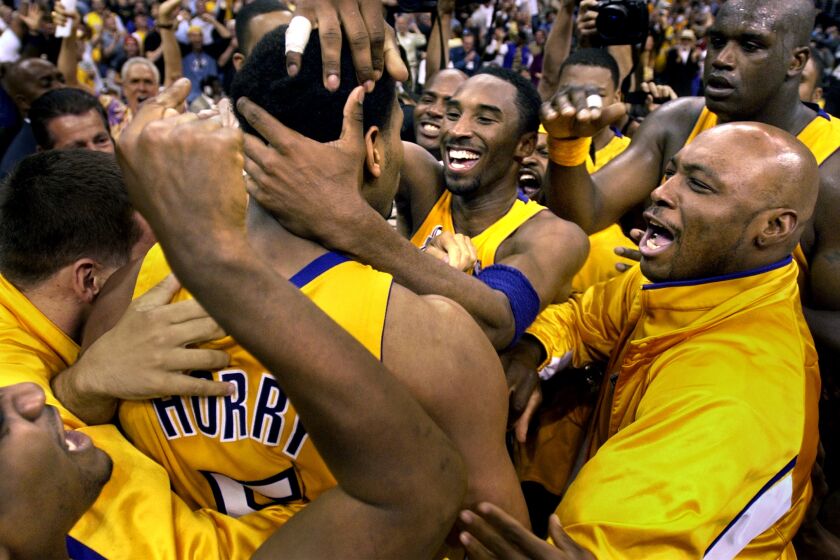 Wally Skalij ññ ñ 047621.SP.0524.Lakers1.WS Lakers Robert Horry is mobbed at midñcourt after hitting the gameñwinning shot against the Kings in Game 4 of the Western Conference Finals at the Staples Arena Sunday.
