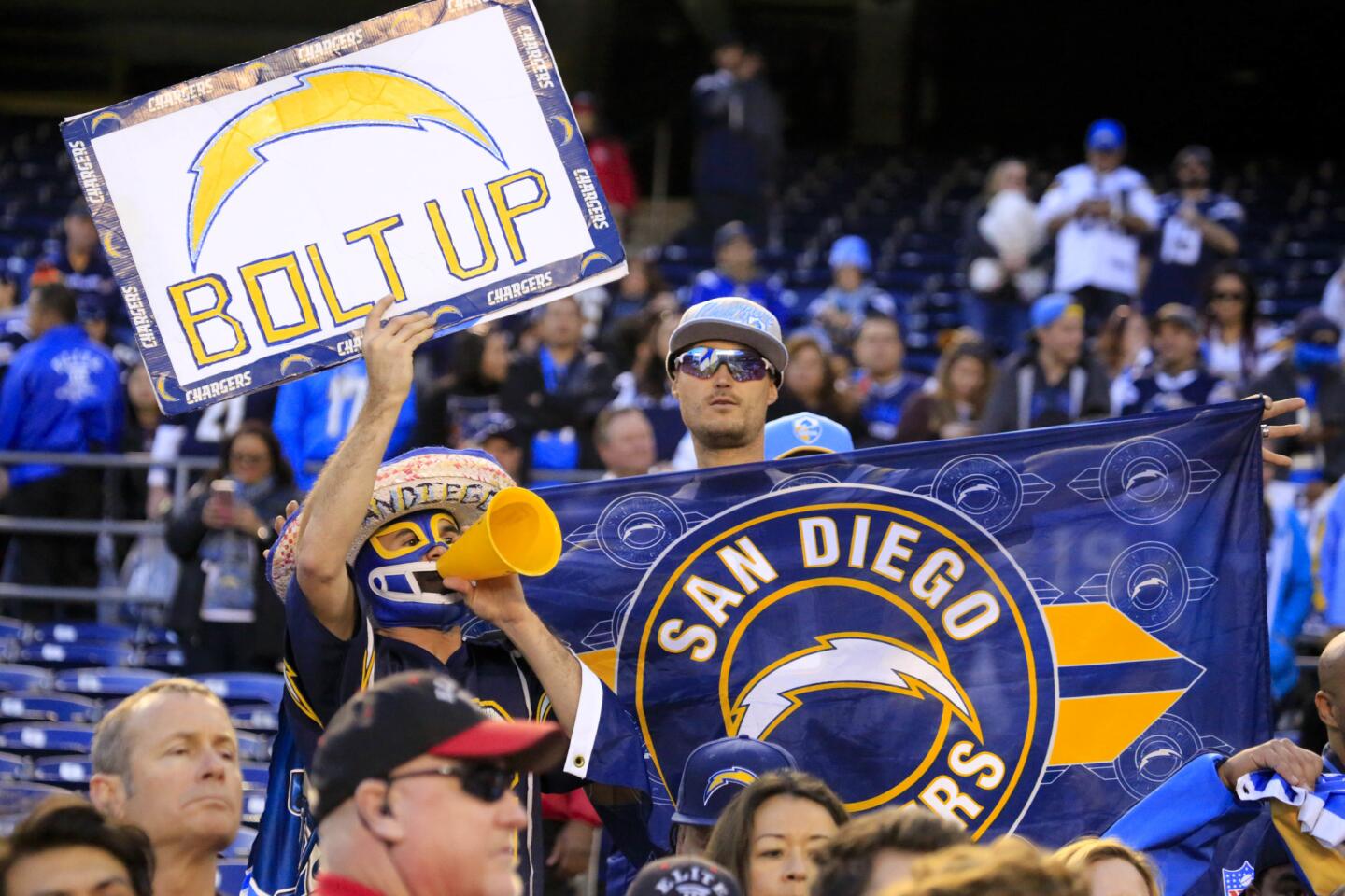 San Diego Chargers fans to owner Dean Spanos: Don't bolt - The San Diego  Union-Tribune