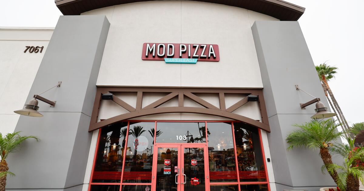 On cusp of bankruptcy, Mod Pizza chain is bought by L.A. company