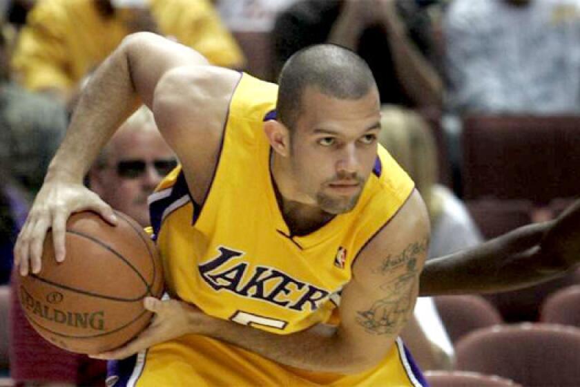 Jordan Farmer and the Lakers have signed a one-year contract that will bring the point guard back to Los Angeles.