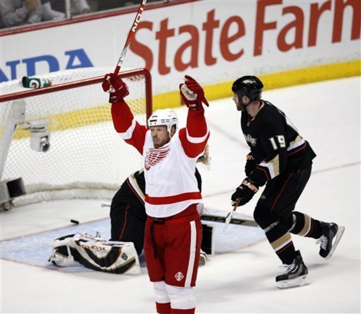 Detroit Red Wings left wing Johan Franzen, of Sweden, raises his hands after scoring the Red Wings' second goal against the Anaheim Ducks in the first period of a second-round NHL hockey playoff game in Anaheim, Calif., Thursday, May 7, 2009. In the background are Anaheim Ducks goalie Jonas Hiller, of Switzerland, and Anaheim Ducks defenseman Ryan Whitney. (AP Photo/Henry DiRocco)
